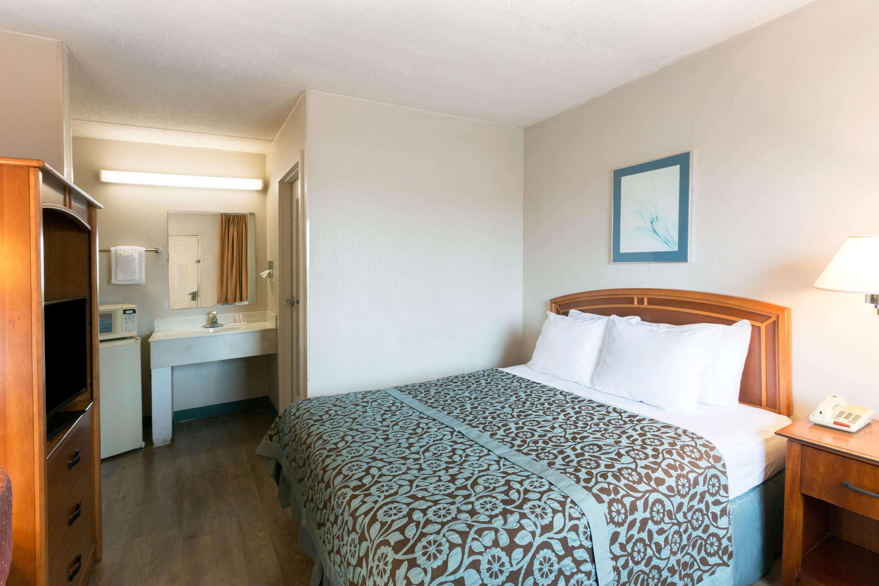 Days Inn By Wyndham Ρίτσμοντ Εξωτερικό φωτογραφία